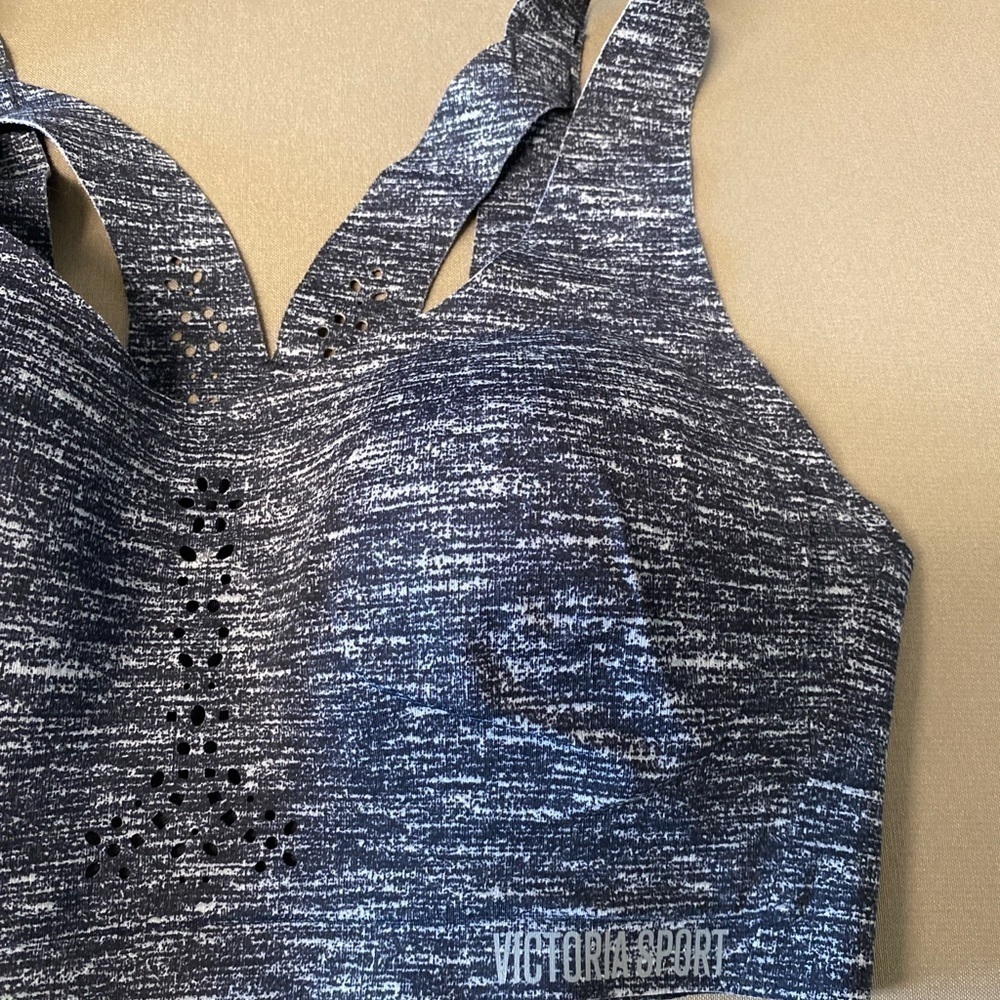 Victoria's Secret Angel Max Sports Bra - Size 32D. - Picture 3 of 4